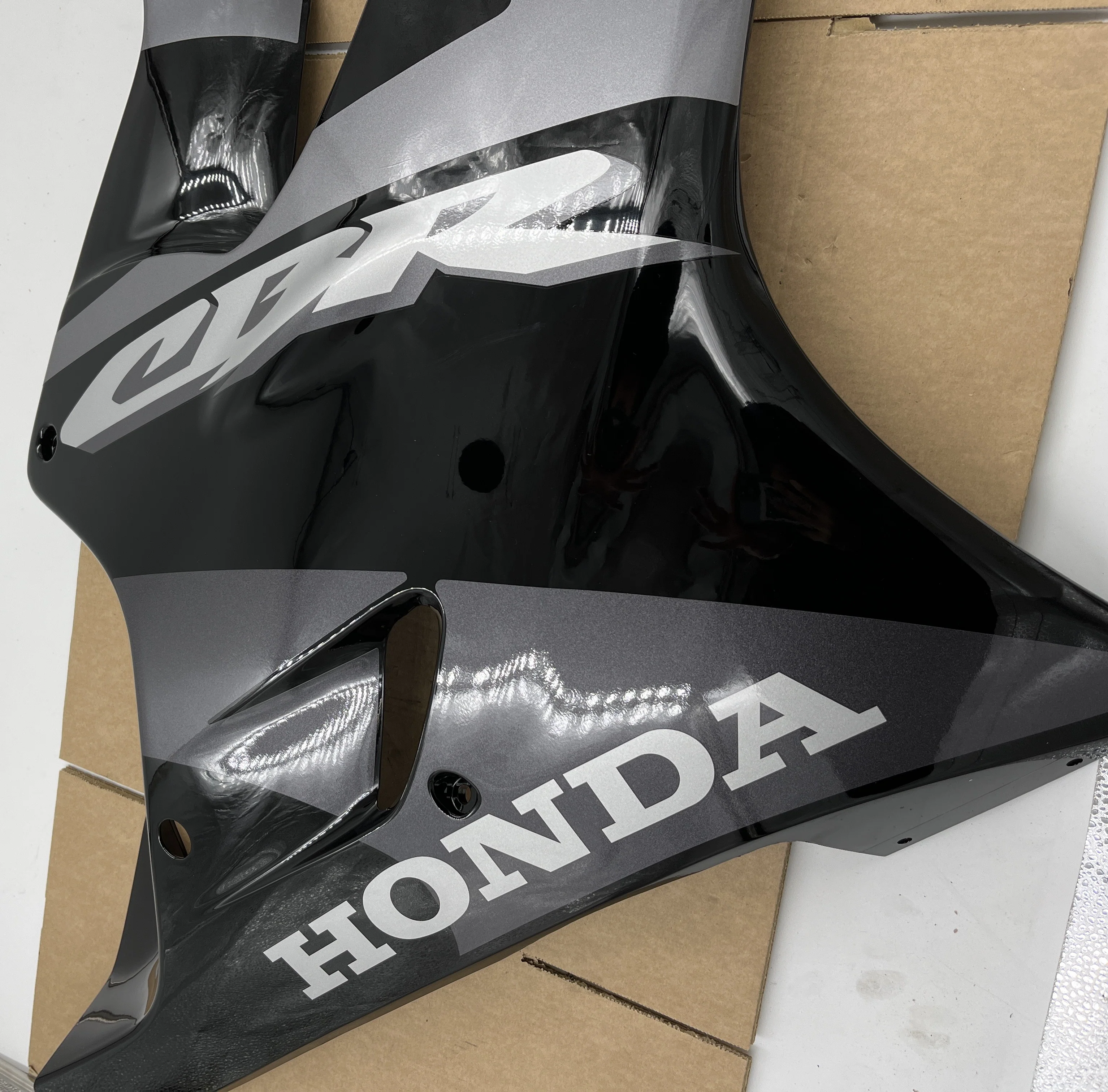 Honda CBR600F Right Hand Lower Cowl Set Type 2 64400-MBW-D20ZB - Image 2