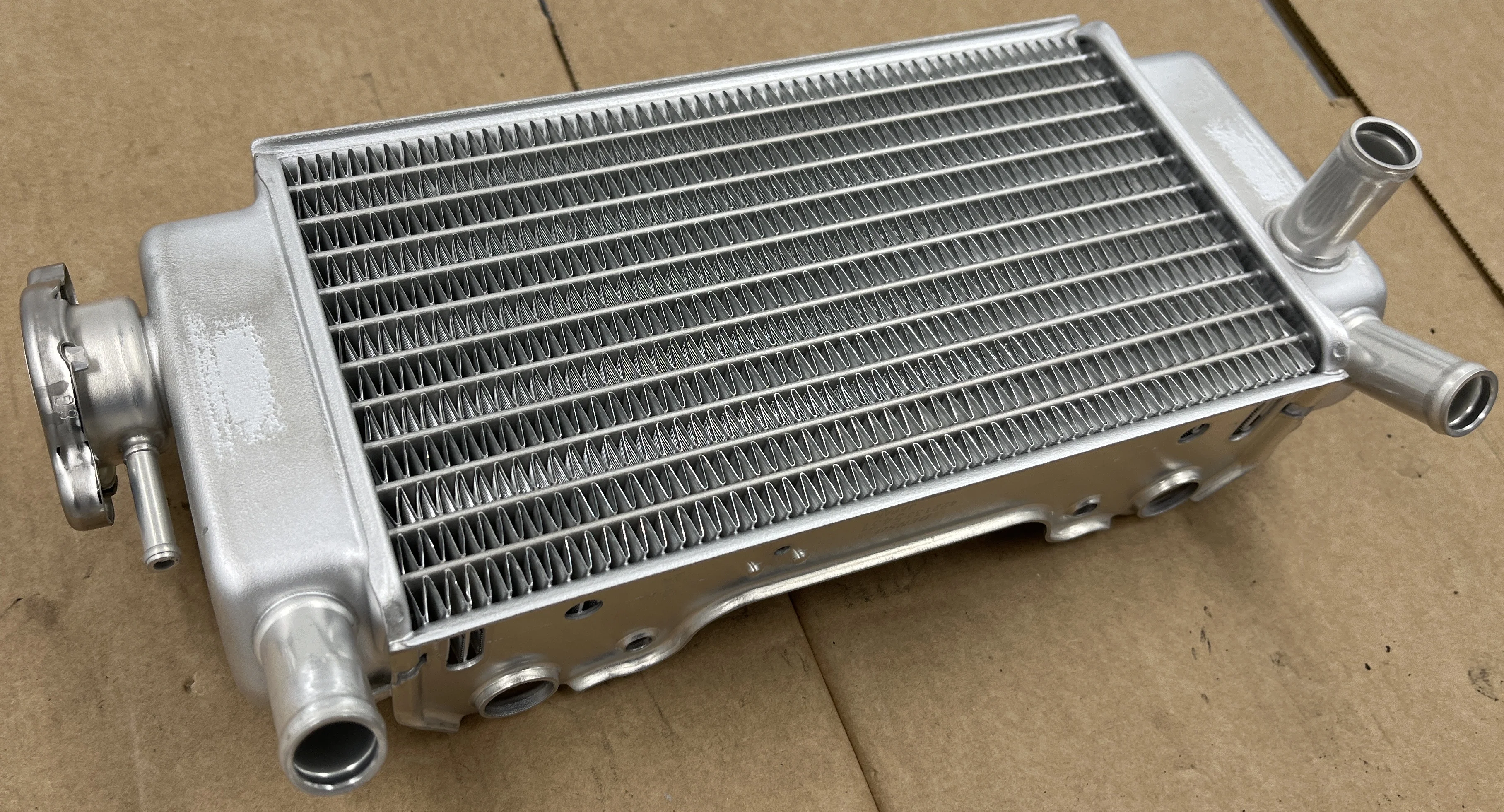 Honda CRF250R Right Hand Radiator 19010-KRN-851 - Image 2