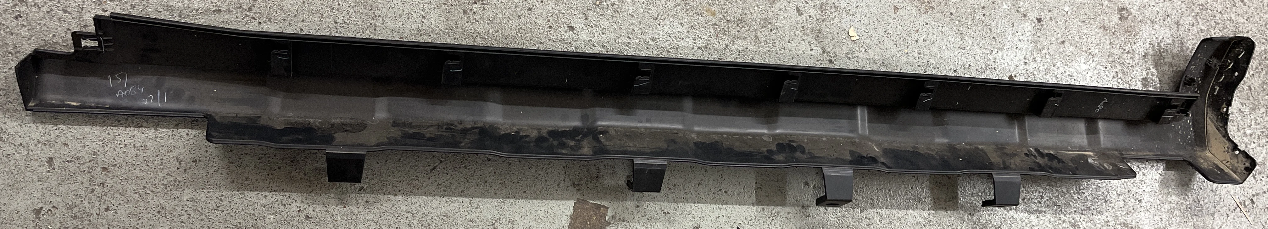 Honda CRV Left Hand Side Sill Garnish Assembly 71850-SWW-G01 - Image 2